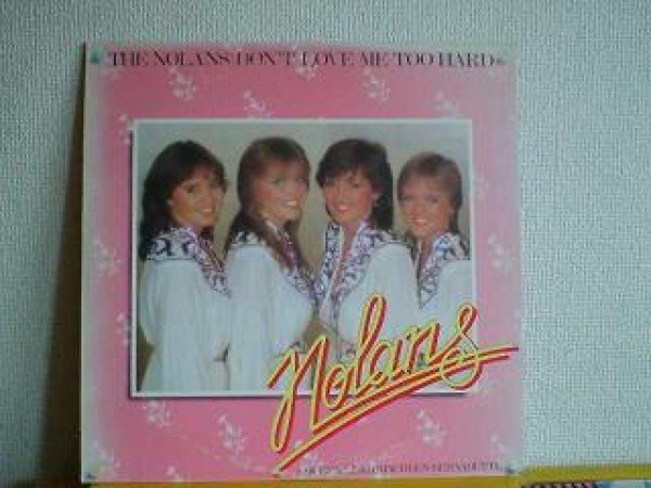 画像1: ディスコ The Nolans / Don't Love Me Too Hard LPです。 (1)